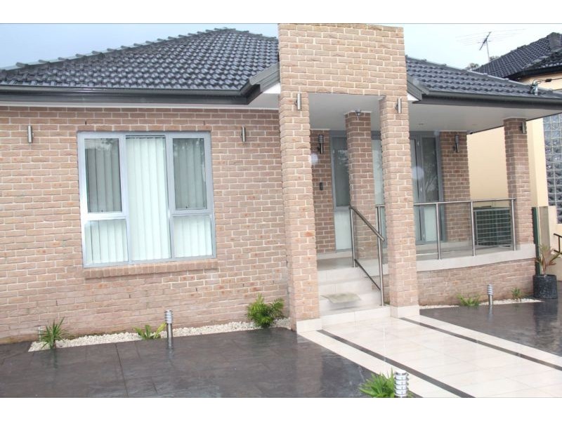 18 Valencia St, Greenacre NSW 2190