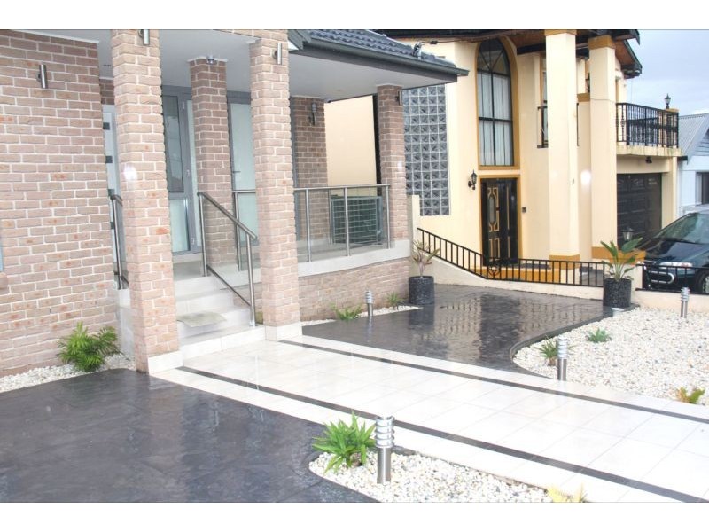 18 Valencia St, Greenacre NSW 2190