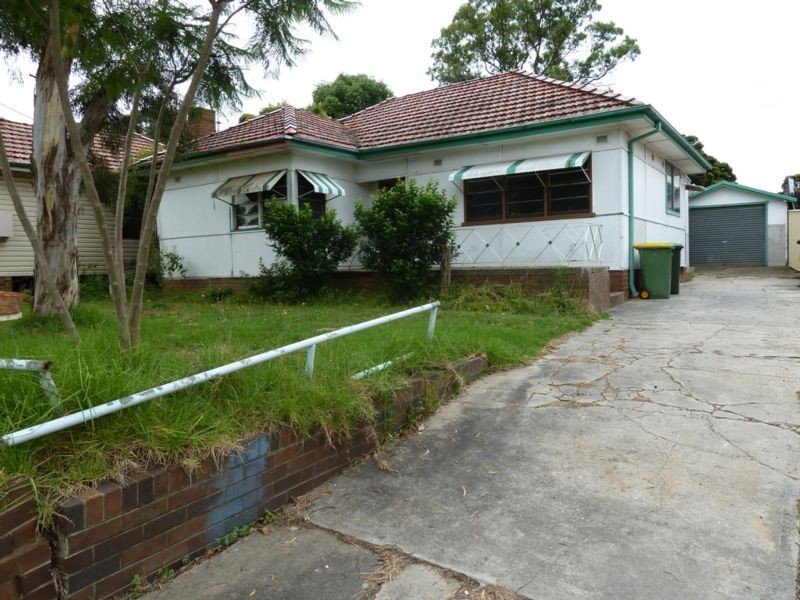 4 Rawson Road, Greenacre NSW 2190