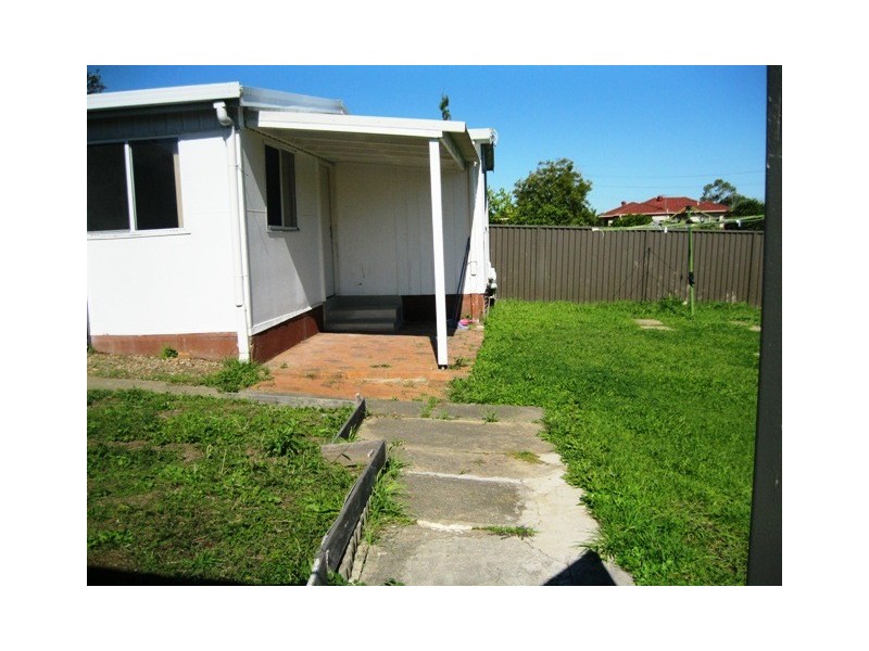 176A Hillcrest ave, Greenacre NSW 2190