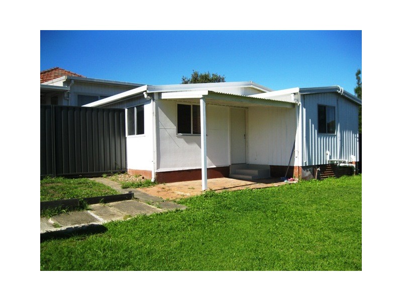 176A Hillcrest ave, Greenacre NSW 2190