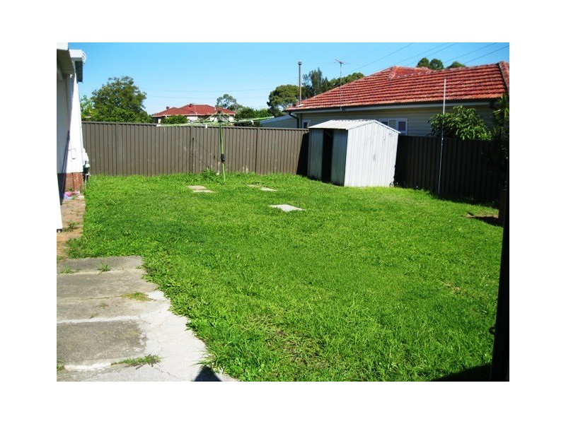 176A Hillcrest ave, Greenacre NSW 2190