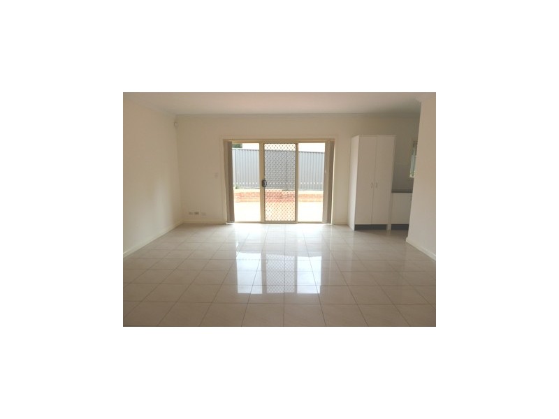 2/14 Hishion Place, Georges Hall NSW 2198