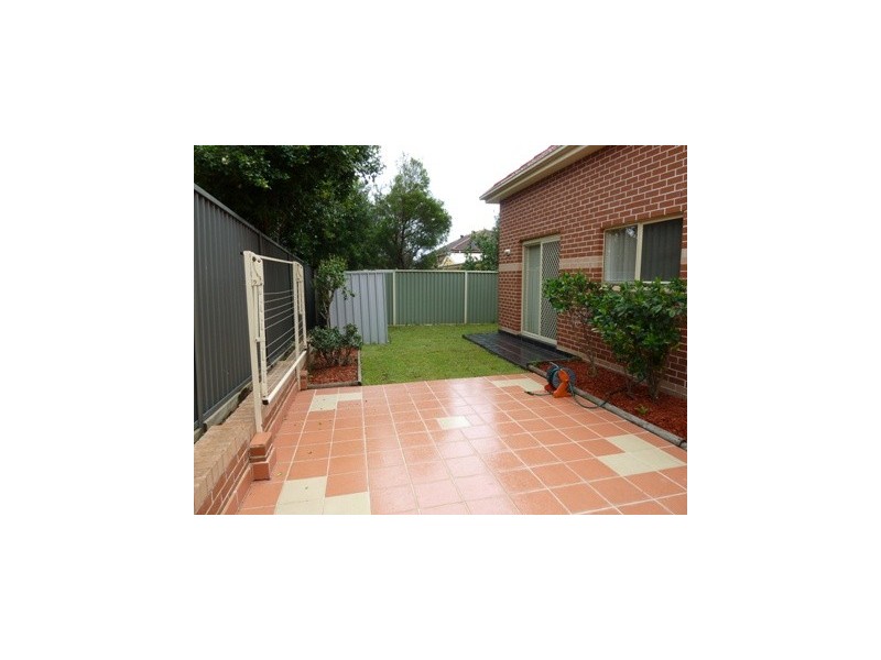 2/14 Hishion Place, Georges Hall NSW 2198