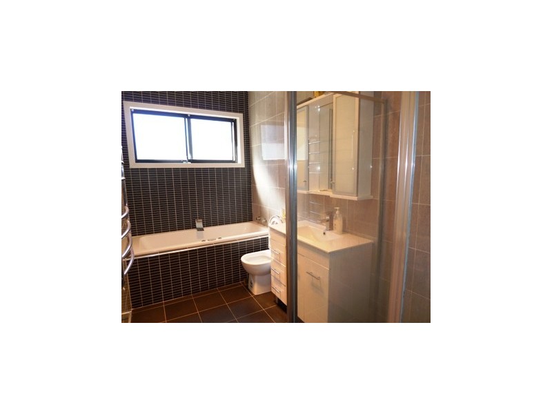 9 Sylvanus st, Greenacre NSW 2190