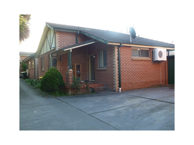 2/330 ROBERTS RD, Greenacre NSW 2190