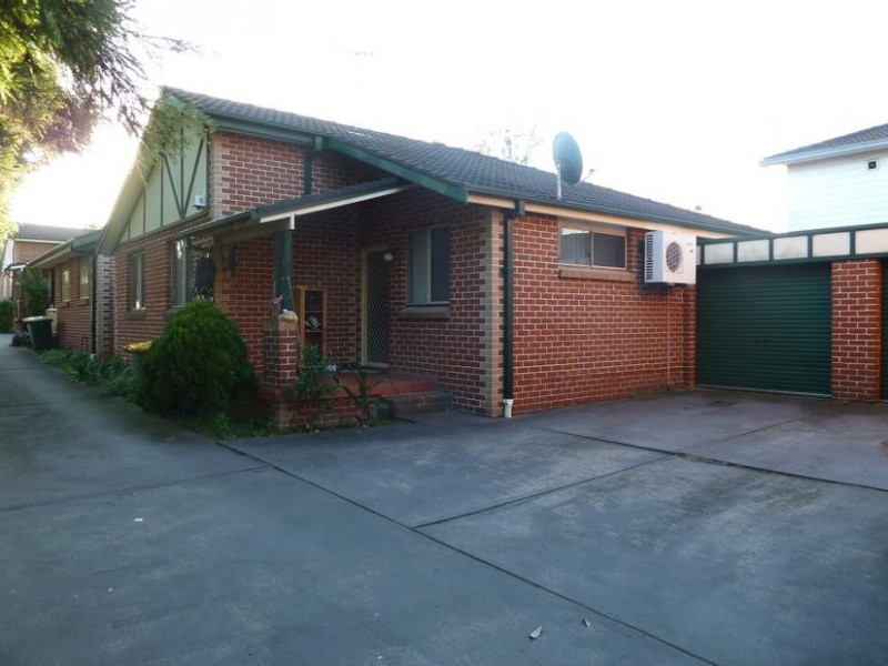 2/330 ROBERTS RD, Greenacre NSW 2190