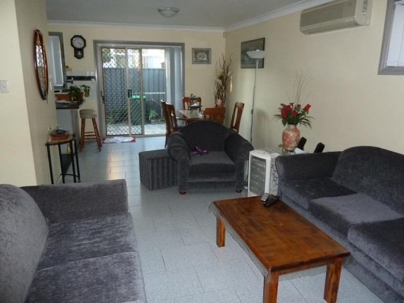2/330 ROBERTS RD, Greenacre NSW 2190