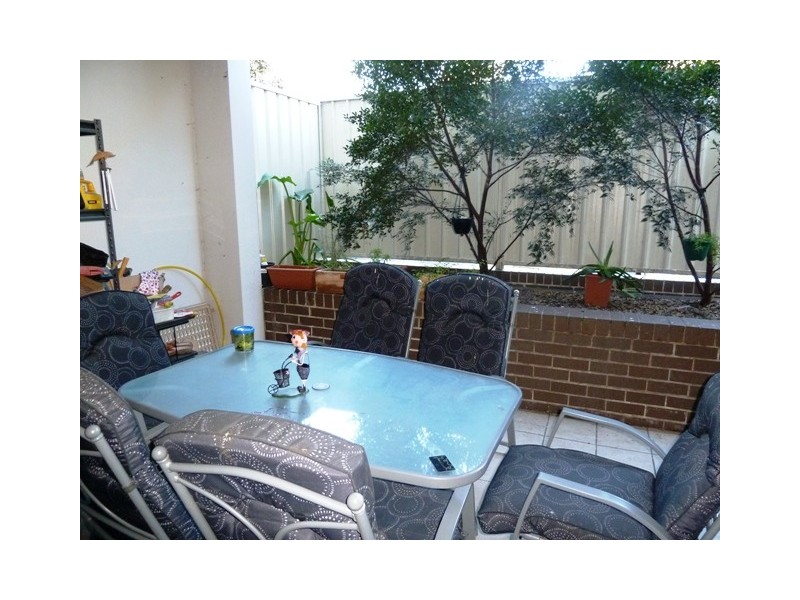 2/16 BORONIA RD, Greenacre NSW 2190