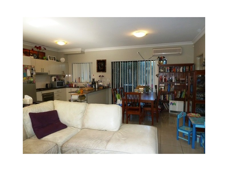 2/16 BORONIA RD, Greenacre NSW 2190