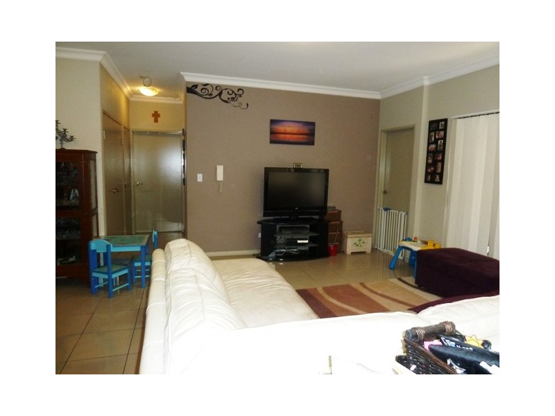 2/16 BORONIA RD, Greenacre NSW 2190