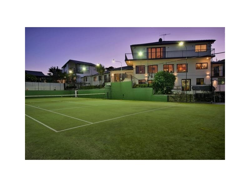 18 & 20 BENWERRIN AVE, Carss Park NSW 2221