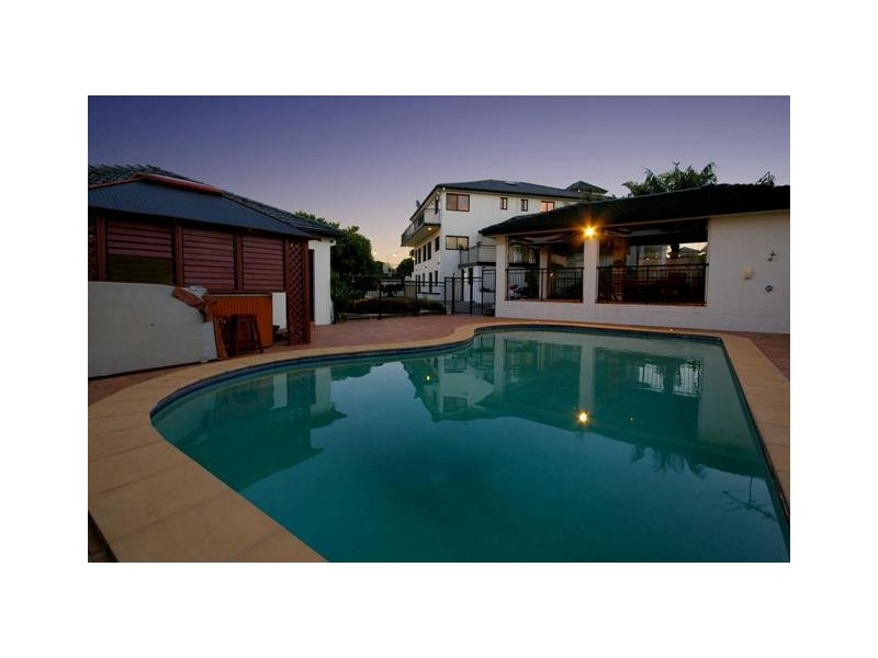 18 & 20 BENWERRIN AVE, Carss Park NSW 2221