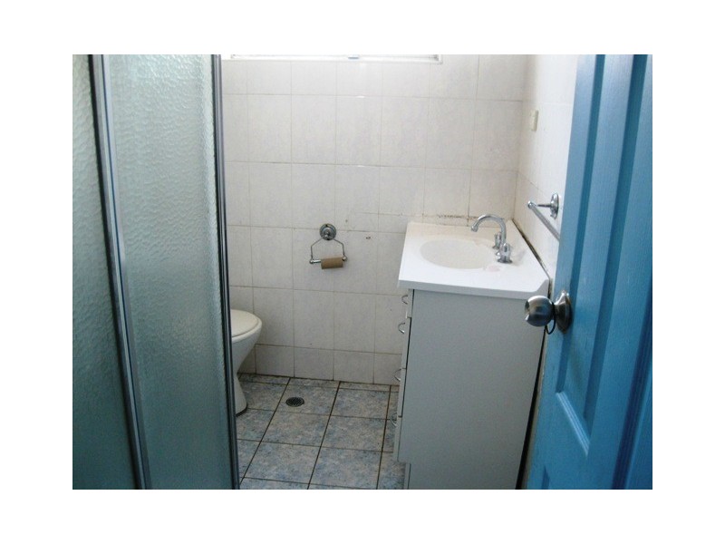 2/4 Holland place, Lakemba NSW 2195