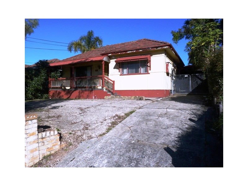 196 Juno pde, Greenacre NSW 2190