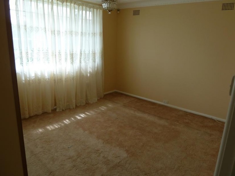 6 KARINGAL PLACE, Greenacre NSW 2190