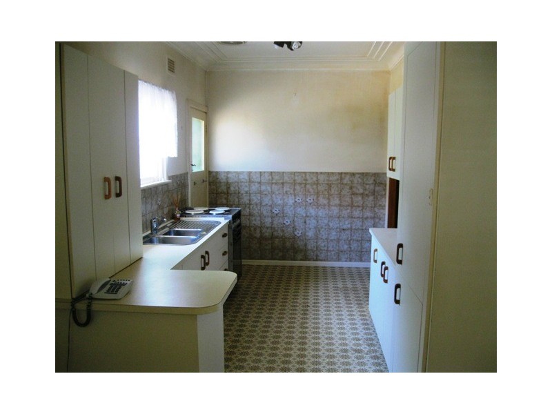 8 Illawong Cres, Greenacre NSW 2190