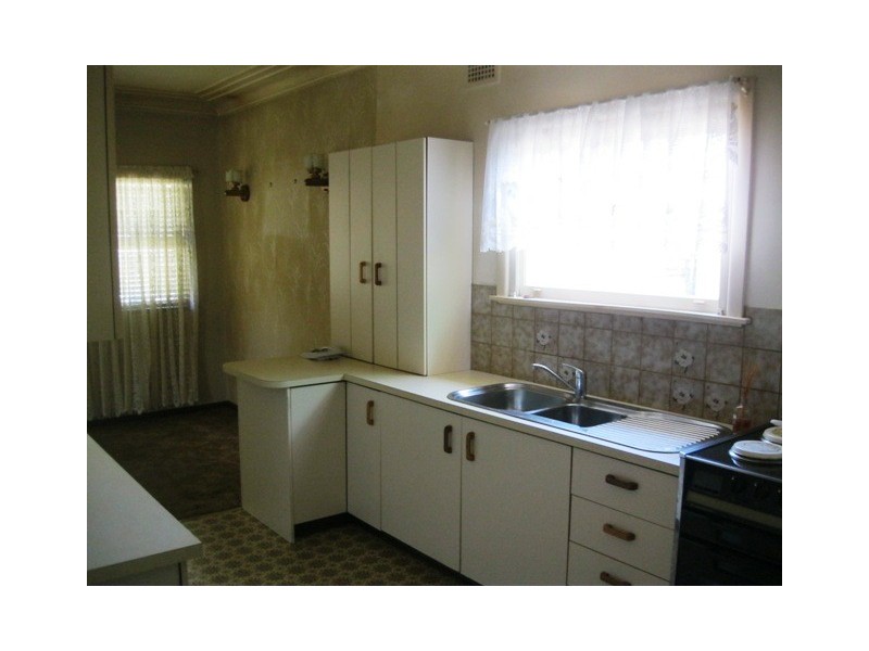 8 Illawong Cres, Greenacre NSW 2190