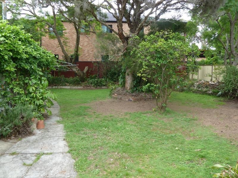 64 HILLCREST AVE, Greenacre NSW 2190