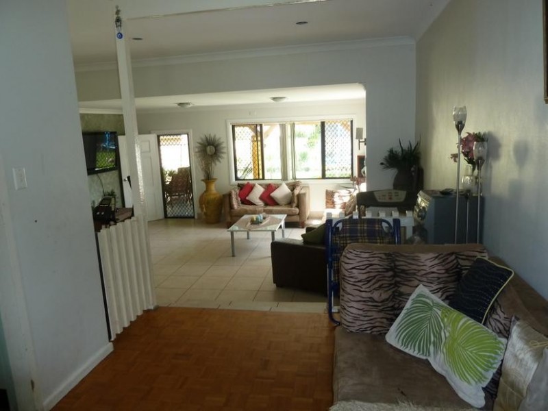 4 PANDORA ST, Greenacre NSW 2190