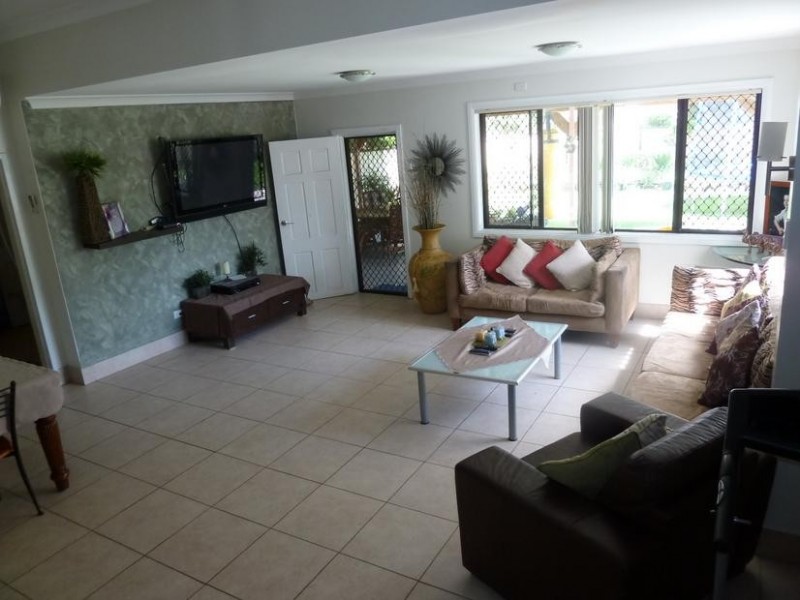 4 PANDORA ST, Greenacre NSW 2190