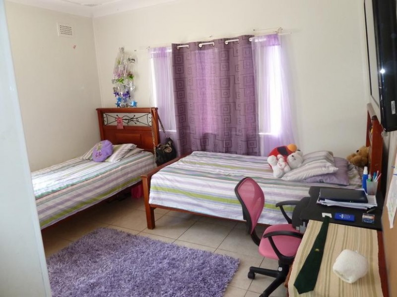 4 PANDORA ST, Greenacre NSW 2190