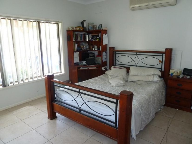 4 PANDORA ST, Greenacre NSW 2190