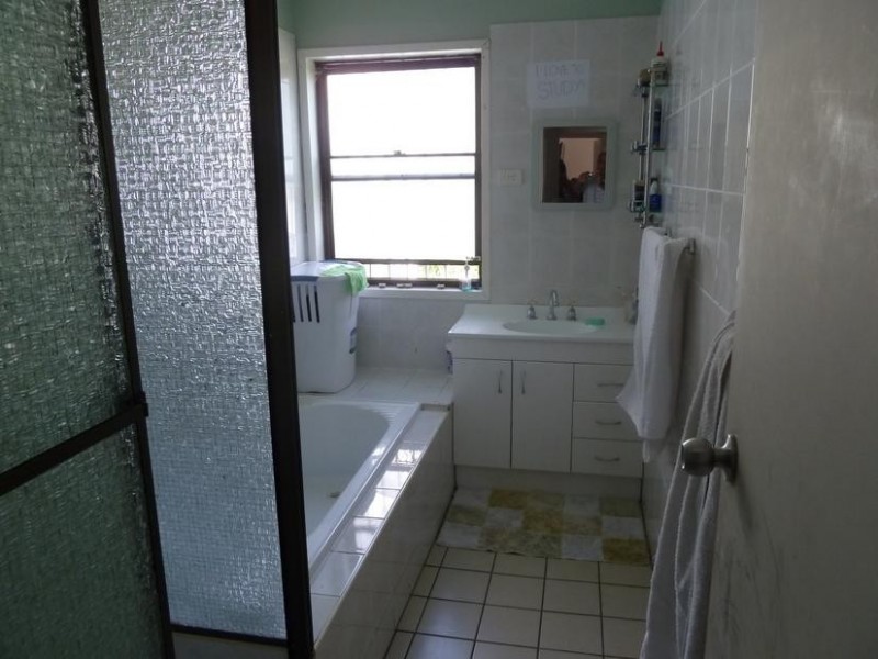 4 PANDORA ST, Greenacre NSW 2190