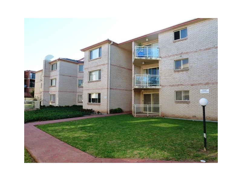 4/1 Hillview St, Roselands NSW 2196