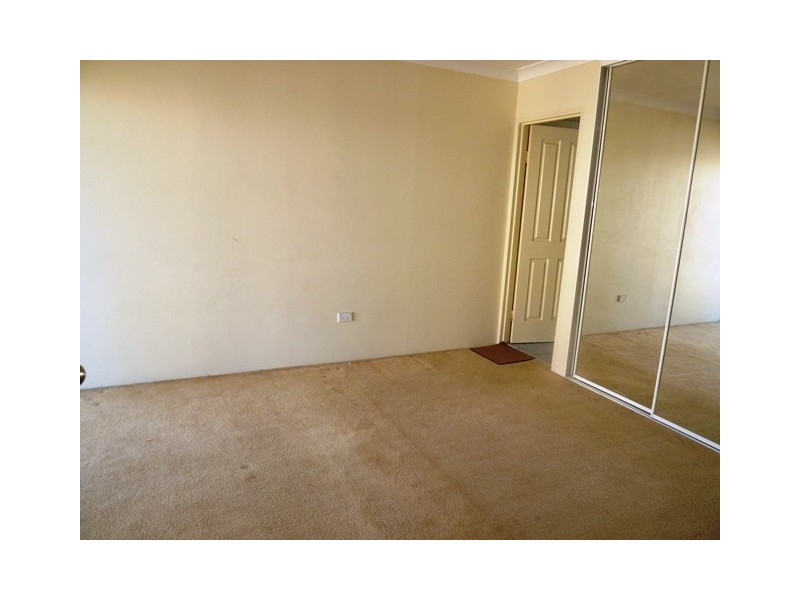 4/1 Hillview St, Roselands NSW 2196