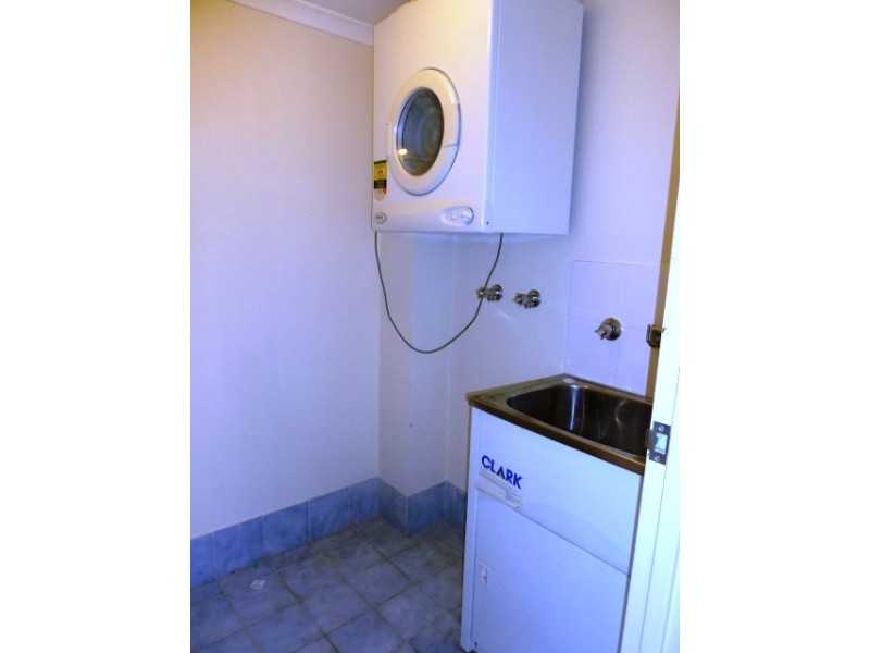 4/1 Hillview St, Roselands NSW 2196