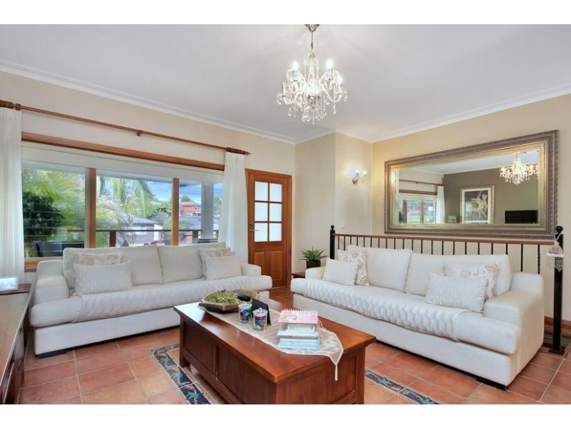 13 Lincoln Road, Georges Hall NSW 2198