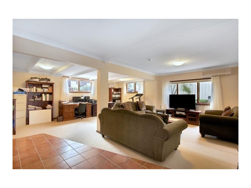 13 Lincoln Road, Georges Hall NSW 2198