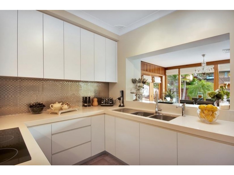 13 Lincoln Road, Georges Hall NSW 2198