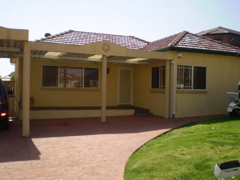 8 Russell Street, Greenacre NSW 2190