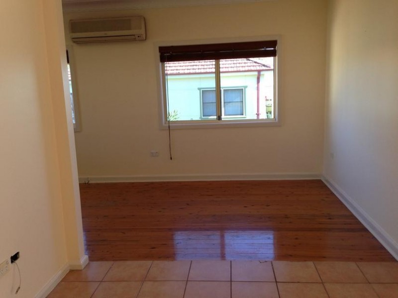 8 Russell Street, Greenacre NSW 2190