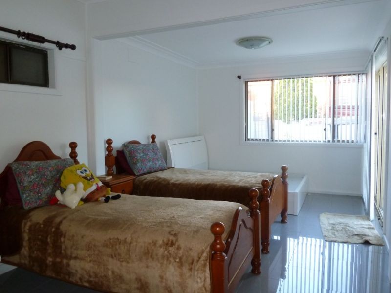 17 HIGHVIEW AVE, Greenacre NSW 2190