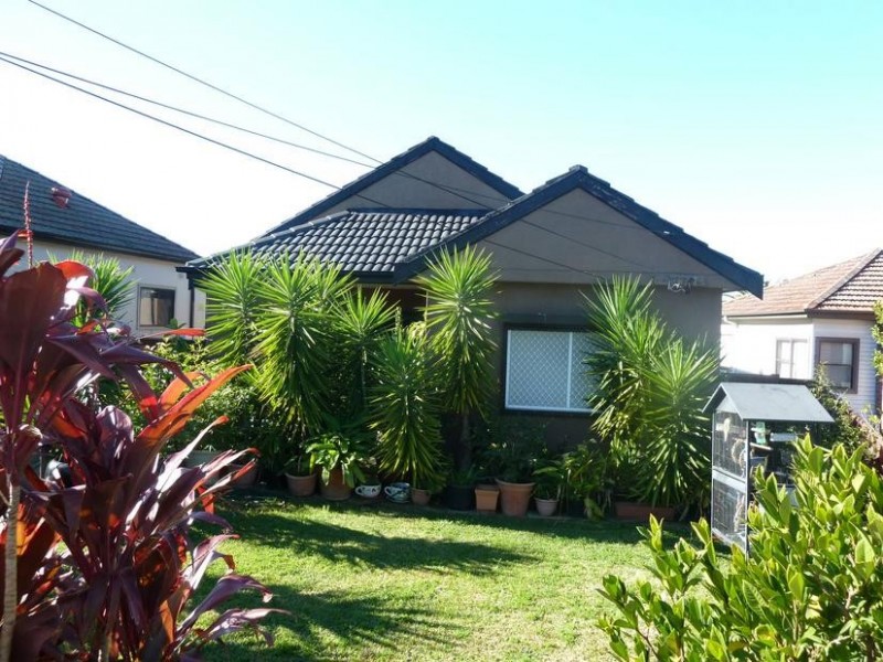 275 RODERTS RD, Greenacre NSW 2190