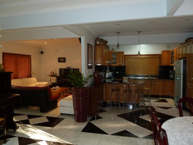 275 RODERTS RD, Greenacre NSW 2190