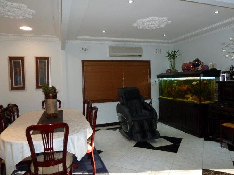 275 RODERTS RD, Greenacre NSW 2190