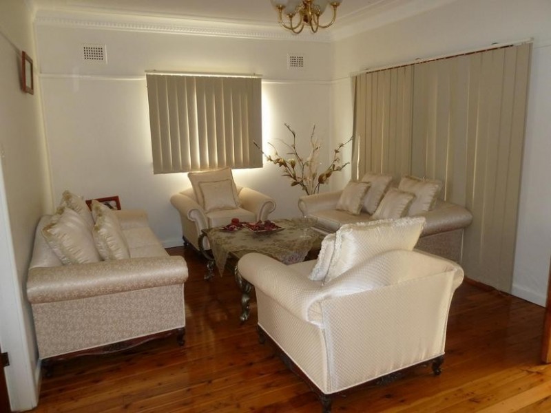 112 Hillcrest Ave, Greenacre NSW 2190