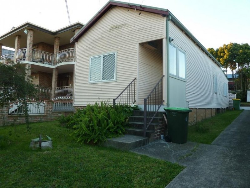 11 Greenacre Road, Greenacre NSW 2190