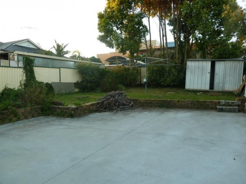 11 Greenacre Road, Greenacre NSW 2190