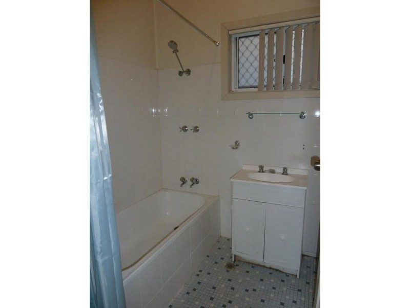 11 Greenacre Road, Greenacre NSW 2190