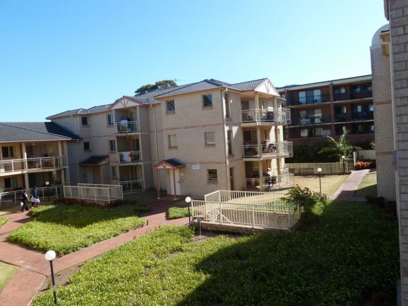 4/1 Hillview St, Roselands NSW 2196