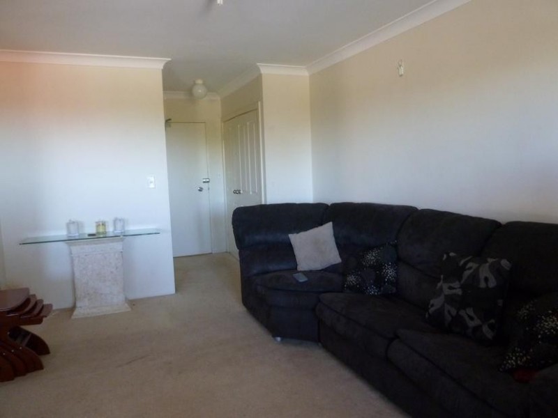 4/1 Hillview St, Roselands NSW 2196