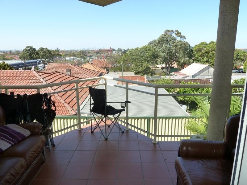 4/1 Hillview St, Roselands NSW 2196