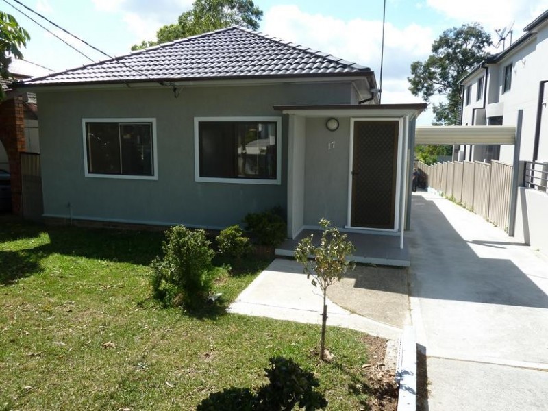 17 Gosling St, Greenacre NSW 2190