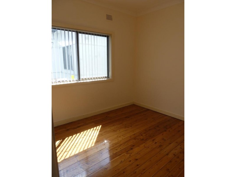 17 Gosling St, Greenacre NSW 2190