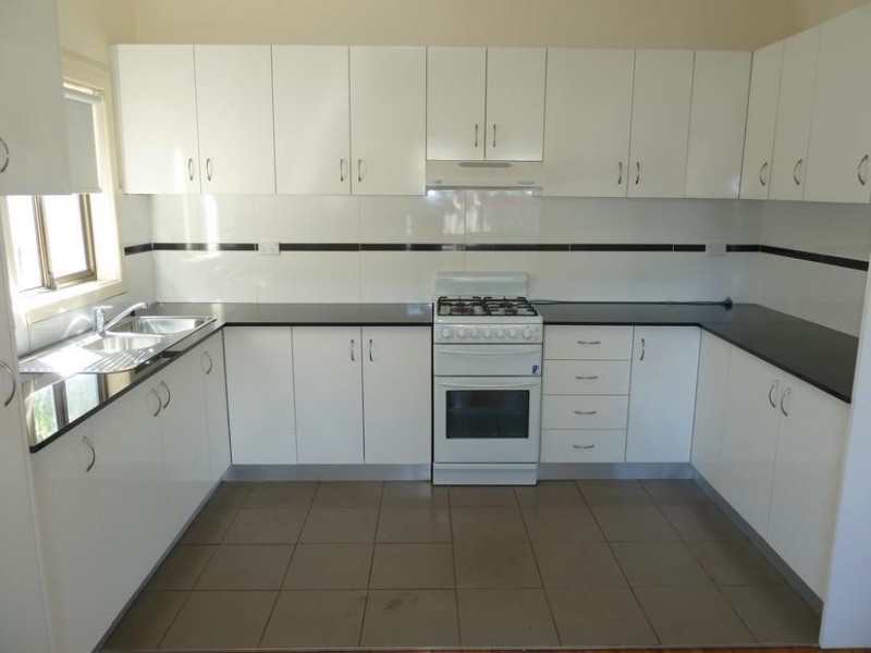 17 Gosling St, Greenacre NSW 2190